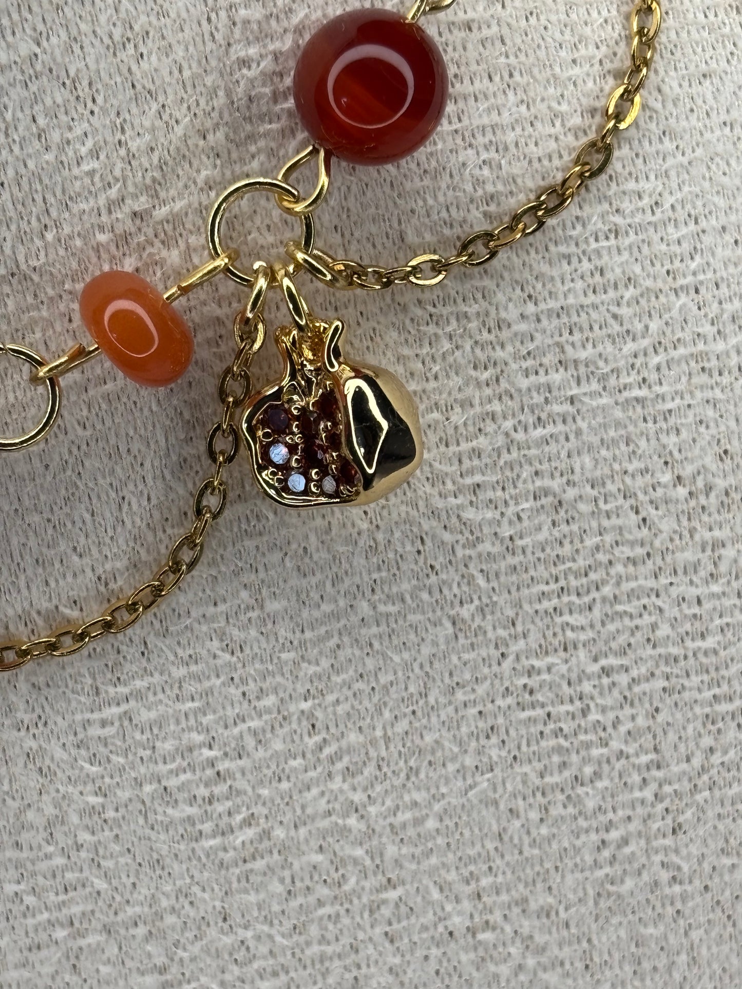 „Persephone“ - Karneol, Edelstahl 18k vergoldet