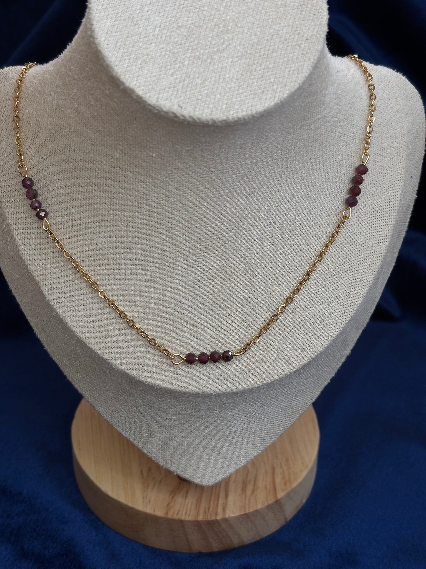 Granat Edelstahl Kette 14k vergoldet „Decent Beauty Serie“