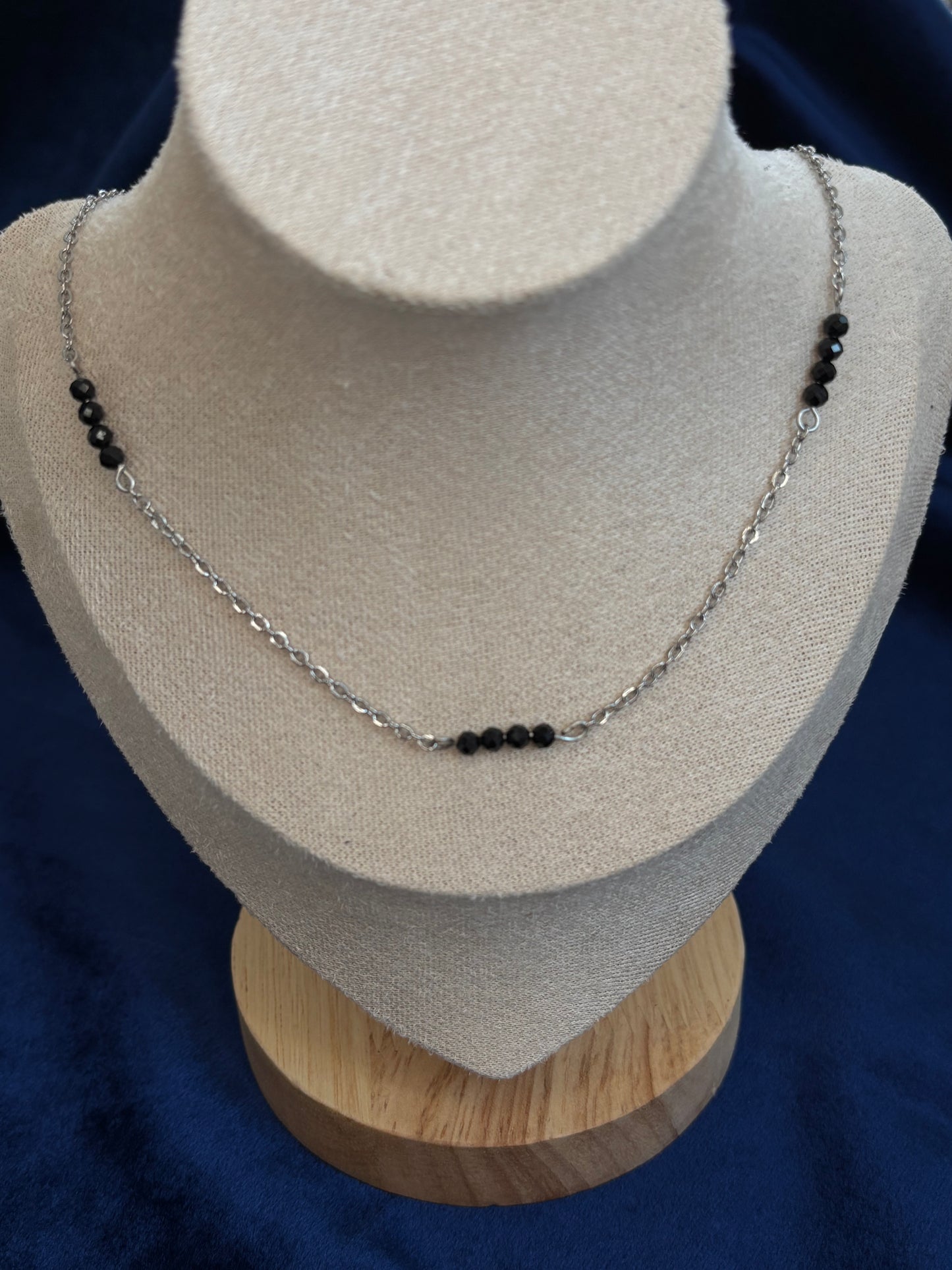 Schwarzer Turmalin Edelstahl Kette „Decent Beauty Serie“