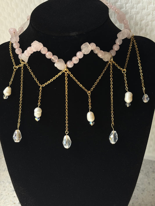 „Aphrodite“ - Rosenquarz, Süßwasser Perlen Choker